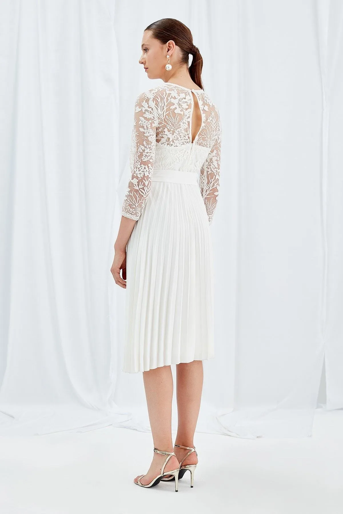 13377 Ecru Pleated Skirt Tulle Lace Dress