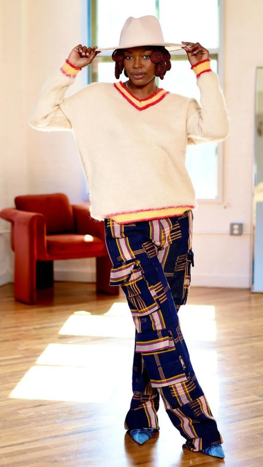Pre Order:  Contrast Color Trimmed Woolen Sweater